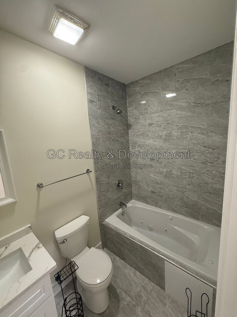 *** 3 BDRM - 2.5 BTH / 2000 SQFT / PET FRIENDLY / IN UNIT LAUNDRY / 2 PARKING SPOTS *** property image