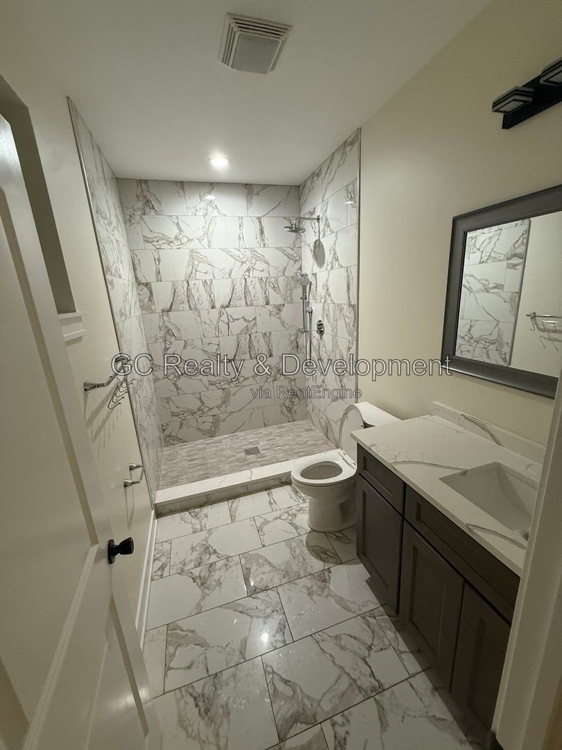 *** 3 BDRM - 2.5 BTH / 2000 SQFT / PET FRIENDLY / IN UNIT LAUNDRY / 2 PARKING SPOTS *** property image