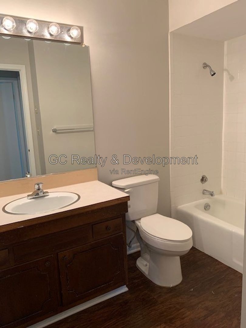 *** 2 BDRM / UPDATED UNITS / LAUNDRY IN BUILDING / PETS ALLOWED / LOTS OF CLOSET SPACE *** property image