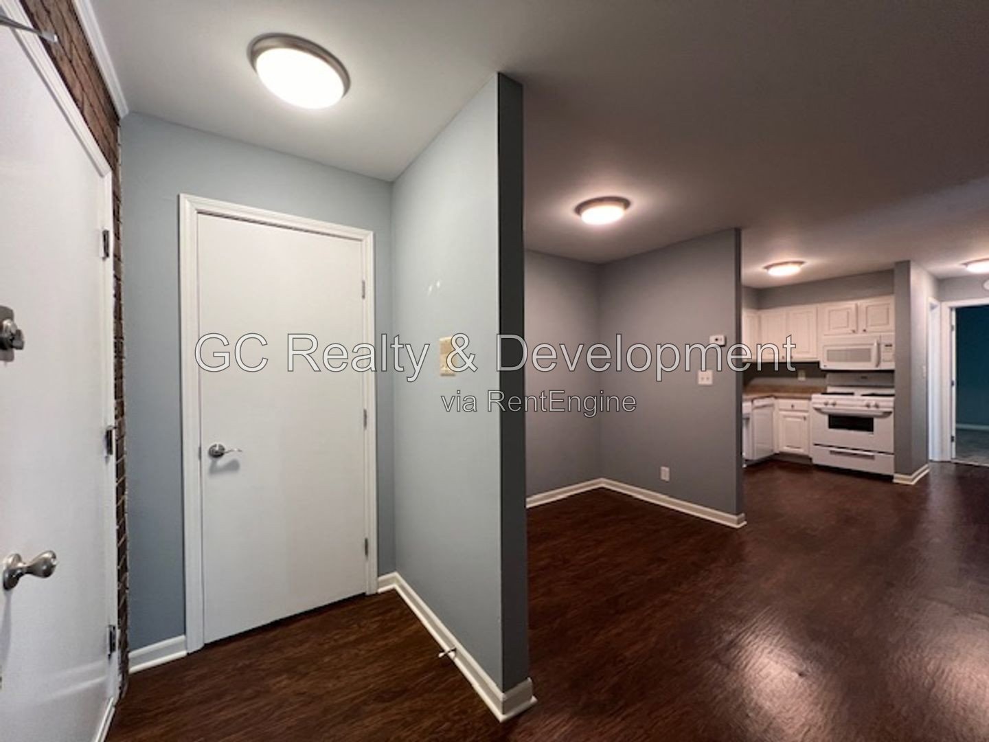 **** 2BR-1BA GENEVA CONDO / 2ND FLOOR / CENTRAL AIR / LARGE PRIVATE STORAGE UNIT / W&D IN BUILDING *** property image