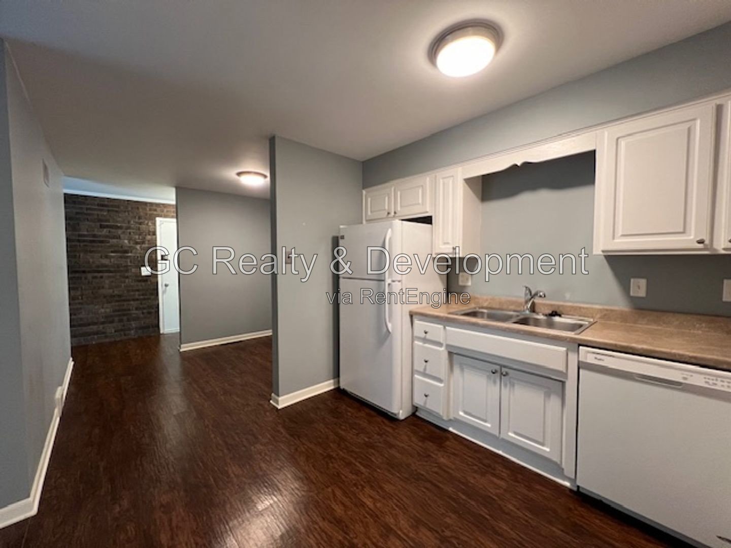 **** 2BR-1BA GENEVA CONDO / 2ND FLOOR / CENTRAL AIR / LARGE PRIVATE STORAGE UNIT / W&D IN BUILDING *** property image