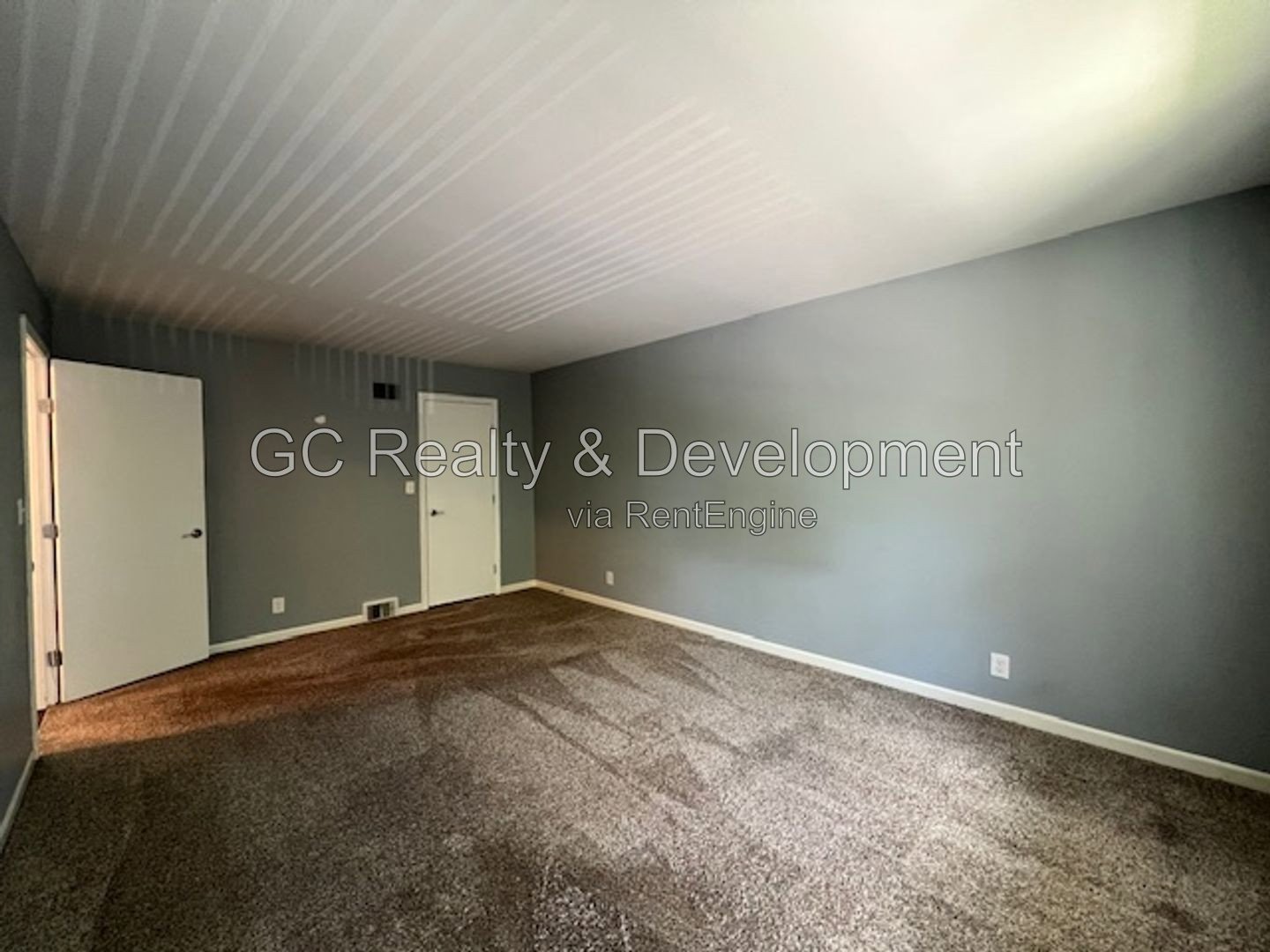 **** 2BR-1BA GENEVA CONDO / 2ND FLOOR / CENTRAL AIR / LARGE PRIVATE STORAGE UNIT / W&D IN BUILDING *** property image