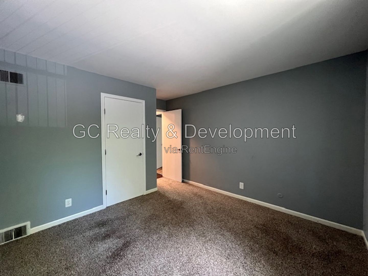 **** 2BR-1BA GENEVA CONDO / 2ND FLOOR / CENTRAL AIR / LARGE PRIVATE STORAGE UNIT / W&D IN BUILDING *** property image