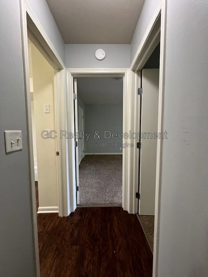 **** 2BR-1BA GENEVA CONDO / 2ND FLOOR / CENTRAL AIR / LARGE PRIVATE STORAGE UNIT / W&D IN BUILDING *** property image