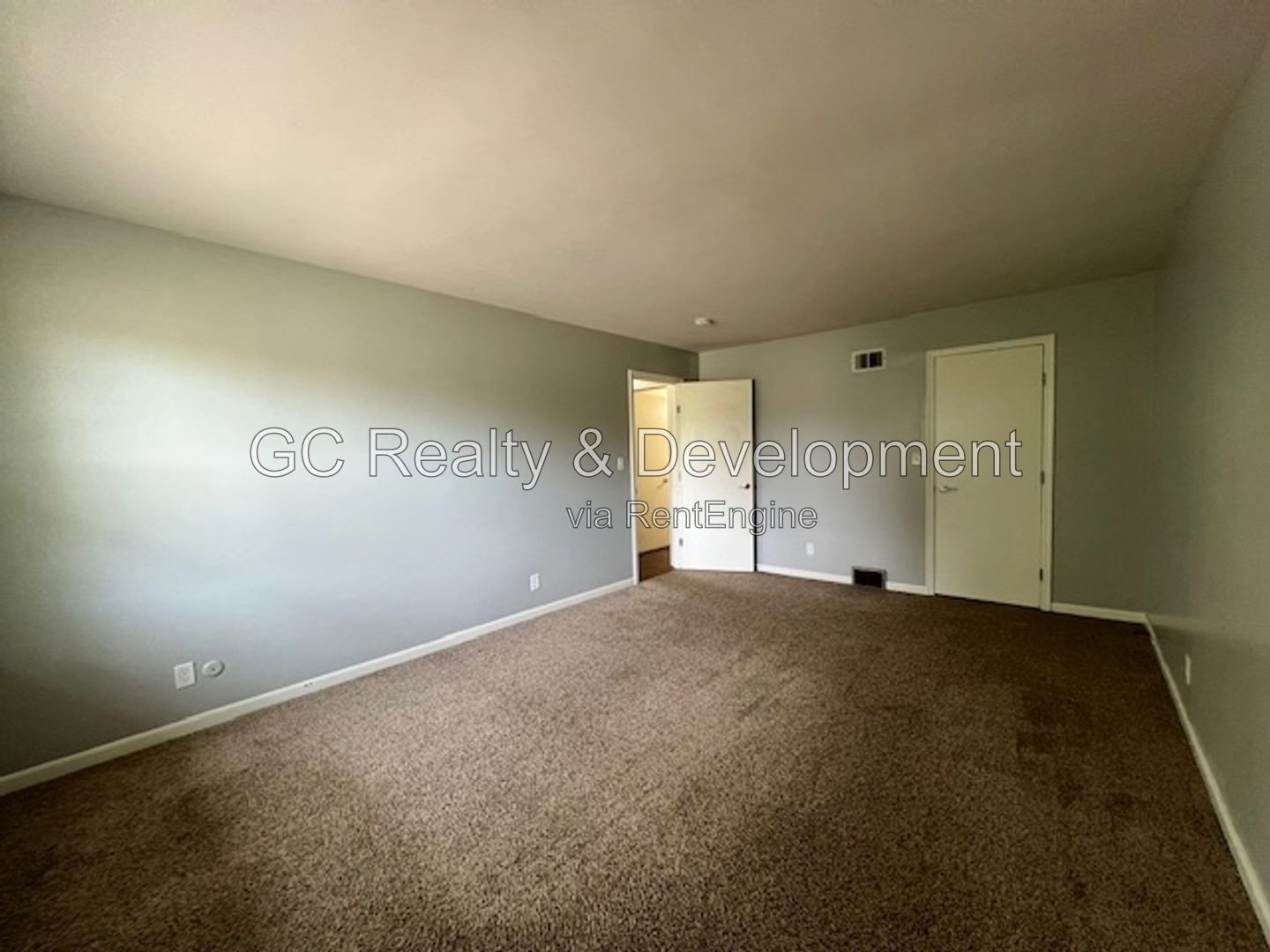 **** 2BR-1BA GENEVA CONDO / 2ND FLOOR / CENTRAL AIR / LARGE PRIVATE STORAGE UNIT / W&D IN BUILDING *** property image