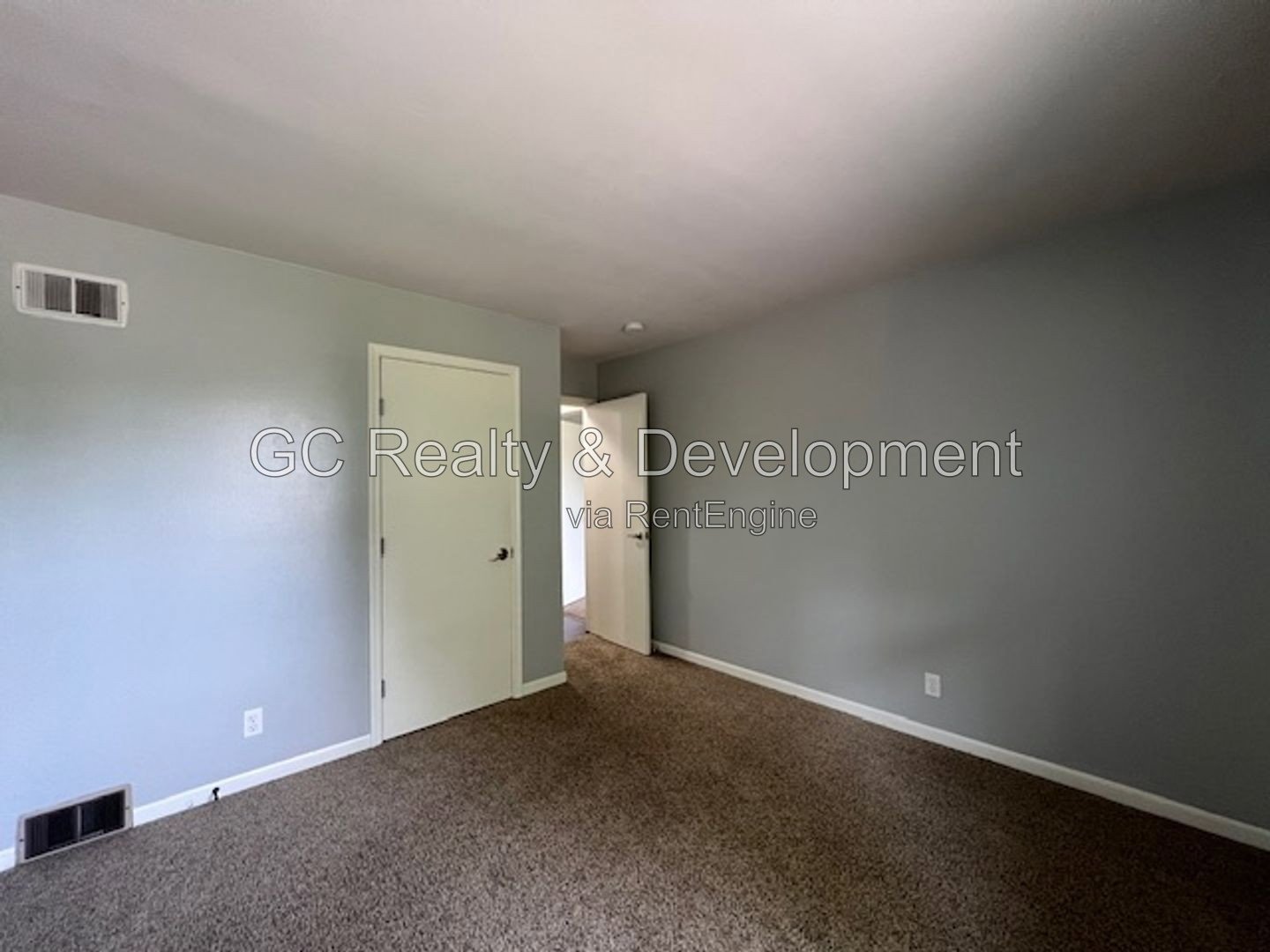 **** 2BR-1BA GENEVA CONDO / 2ND FLOOR / CENTRAL AIR / LARGE PRIVATE STORAGE UNIT / W&D IN BUILDING *** property image