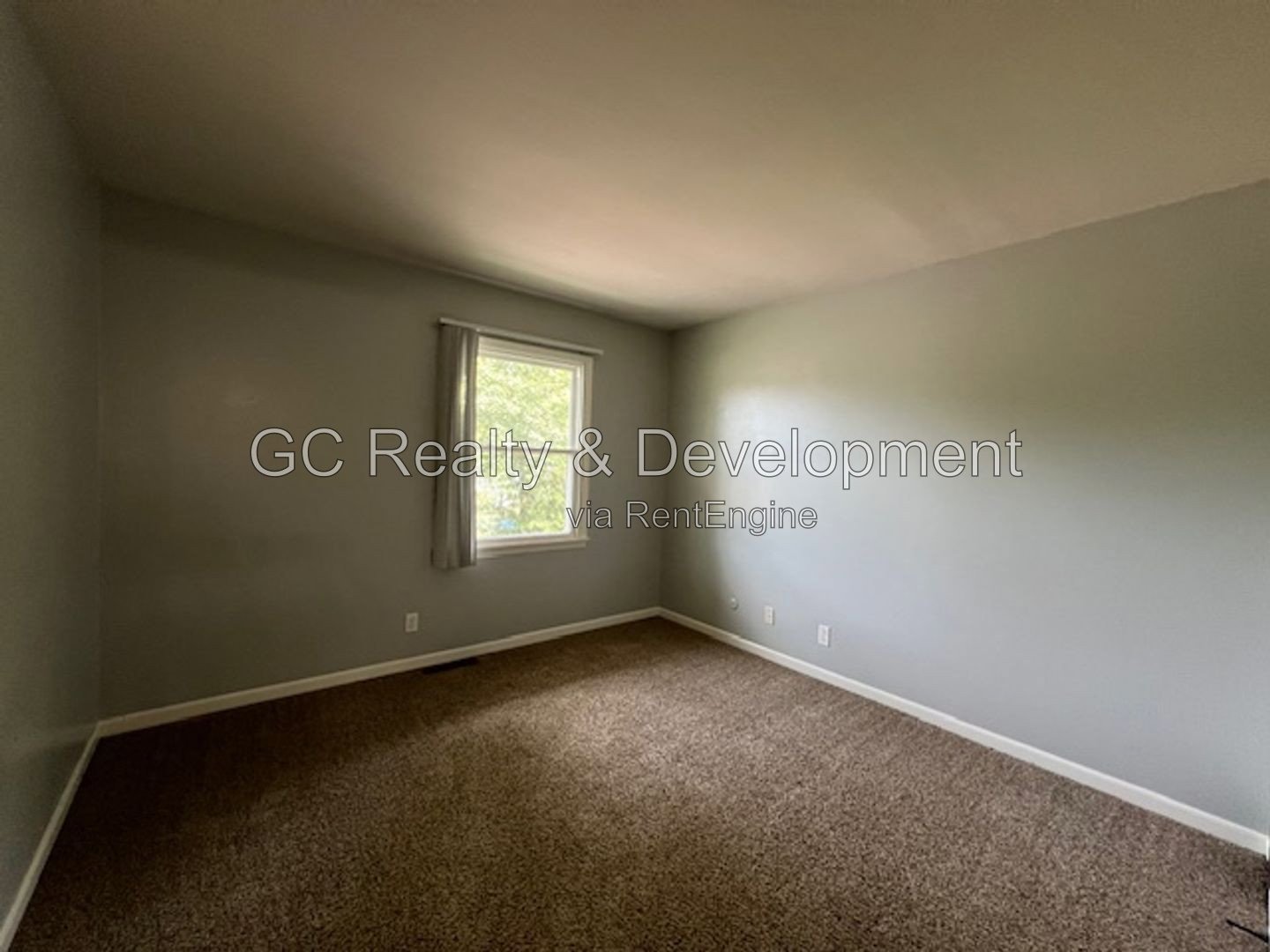 **** 2BR-1BA GENEVA CONDO / 2ND FLOOR / CENTRAL AIR / LARGE PRIVATE STORAGE UNIT / W&D IN BUILDING *** property image
