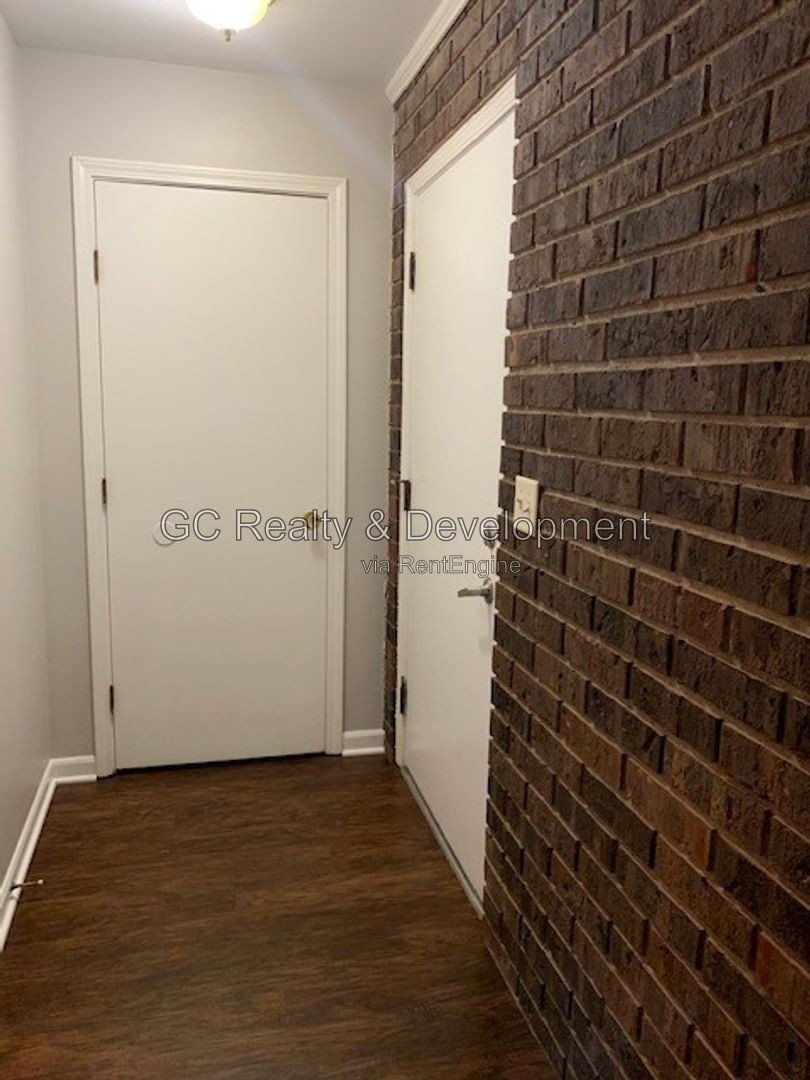 *** 2 BDRM / FIRST FLOOR UNIT / APPLIANCES INCL / PET FRIENDLY / LAUNDRY IN BUILDING *** property image