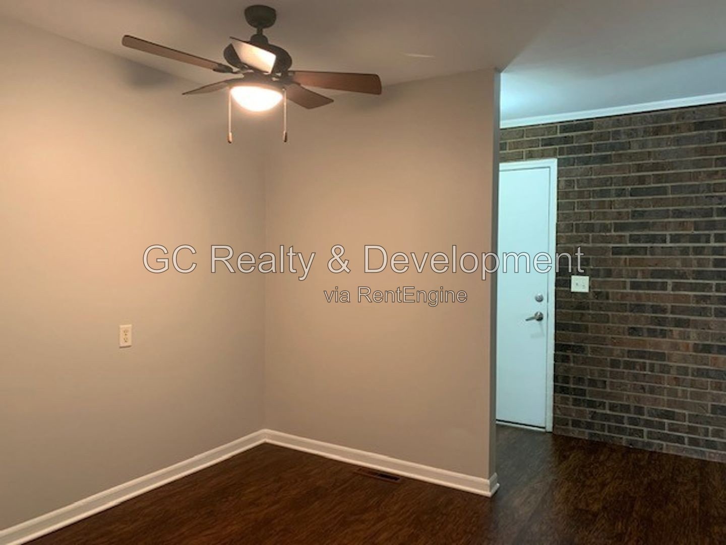 *** 2 BDRM / FIRST FLOOR UNIT / APPLIANCES INCL / PET FRIENDLY / LAUNDRY IN BUILDING *** property image