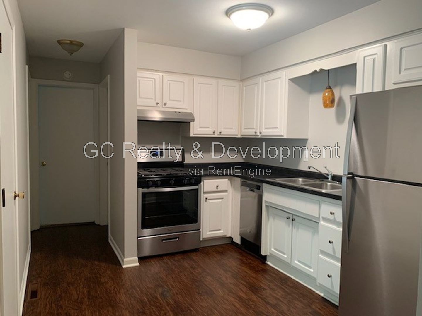 *** 2 BDRM / FIRST FLOOR UNIT / APPLIANCES INCL / PET FRIENDLY / LAUNDRY IN BUILDING *** property image