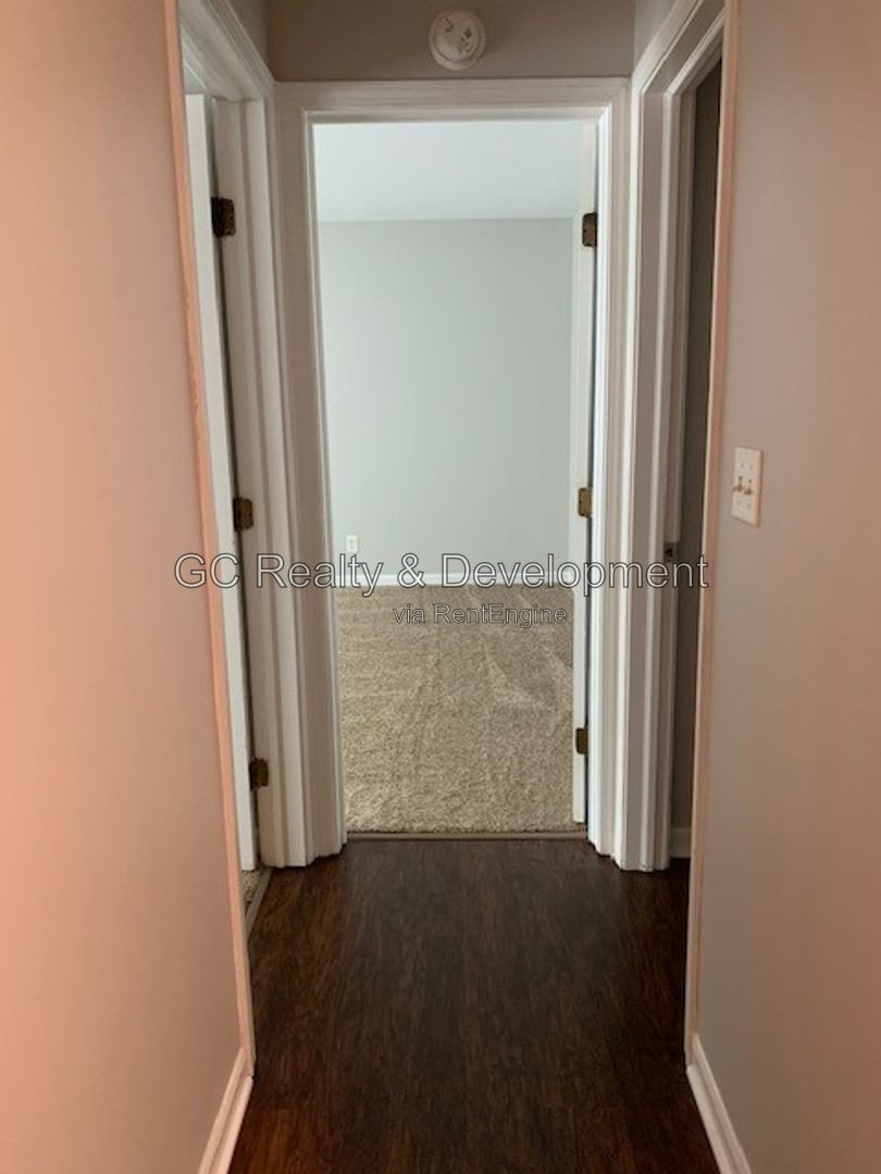 *** 2 BDRM / FIRST FLOOR UNIT / APPLIANCES INCL / PET FRIENDLY / LAUNDRY IN BUILDING *** property image