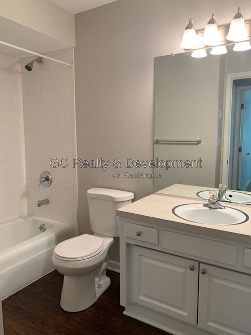 *** 2 BDRM / FIRST FLOOR UNIT / APPLIANCES INCL / PET FRIENDLY / LAUNDRY IN BUILDING *** property image