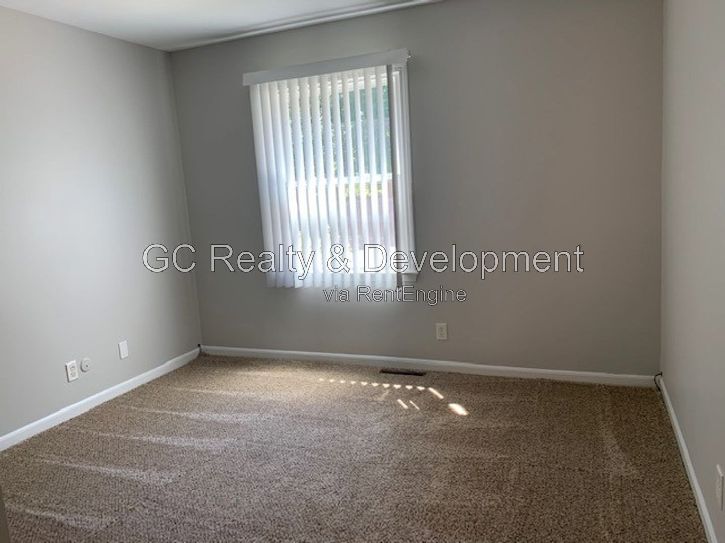 *** 2 BDRM / FIRST FLOOR UNIT / APPLIANCES INCL / PET FRIENDLY / LAUNDRY IN BUILDING *** property image