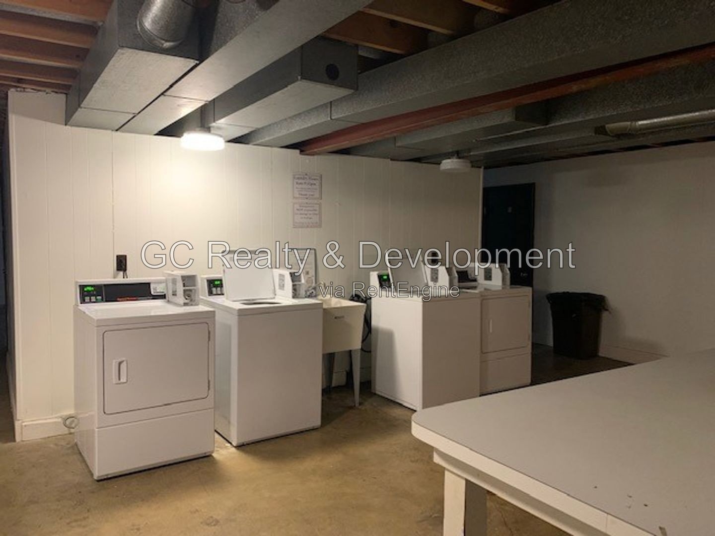 *** 2 BDRM / FIRST FLOOR UNIT / APPLIANCES INCL / PET FRIENDLY / LAUNDRY IN BUILDING *** property image