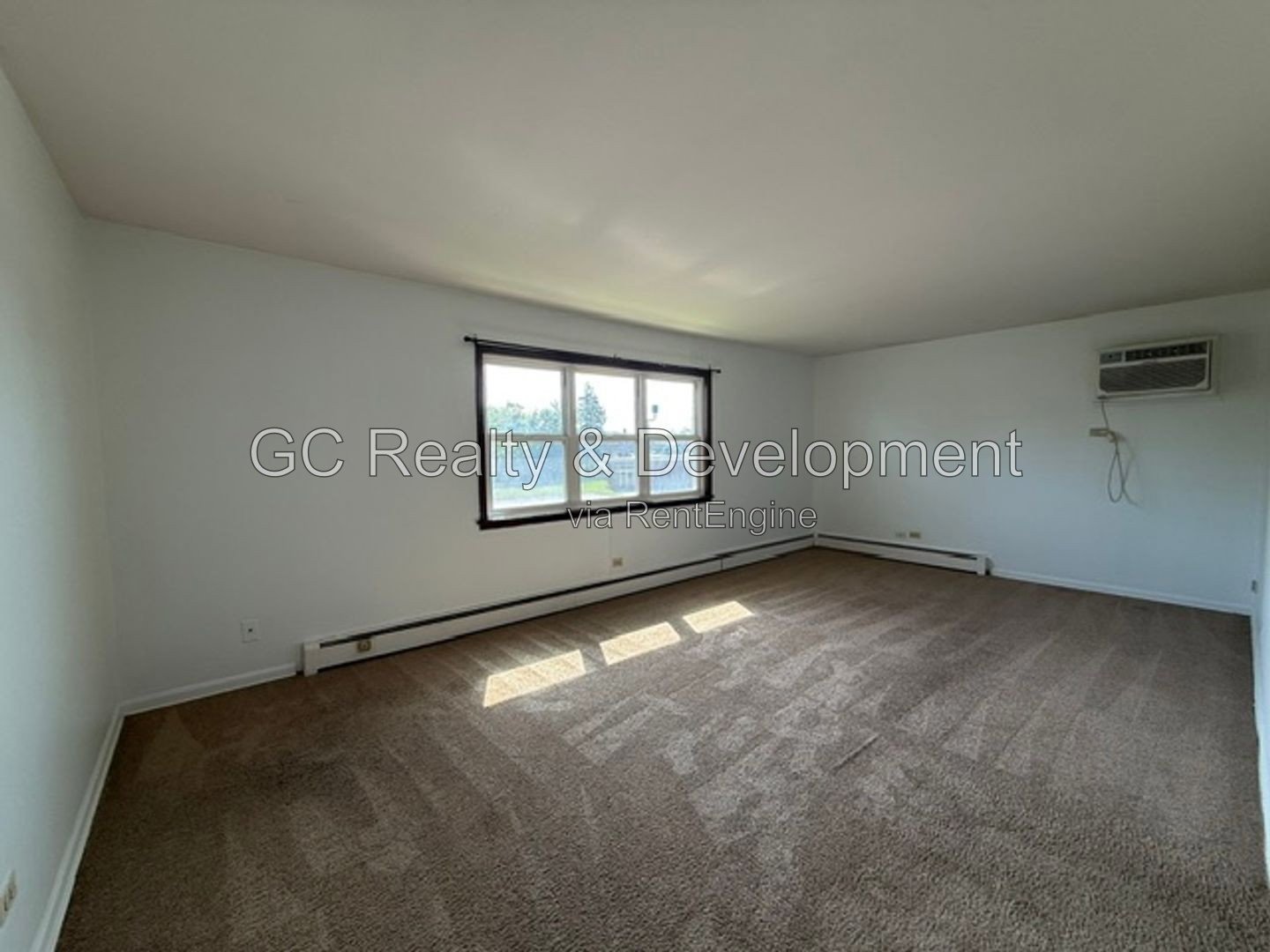 *** 2 BDRM / STORAGE UNIT / PARKING INCLUDED / COMMON AREA LAUNDRY *** property image