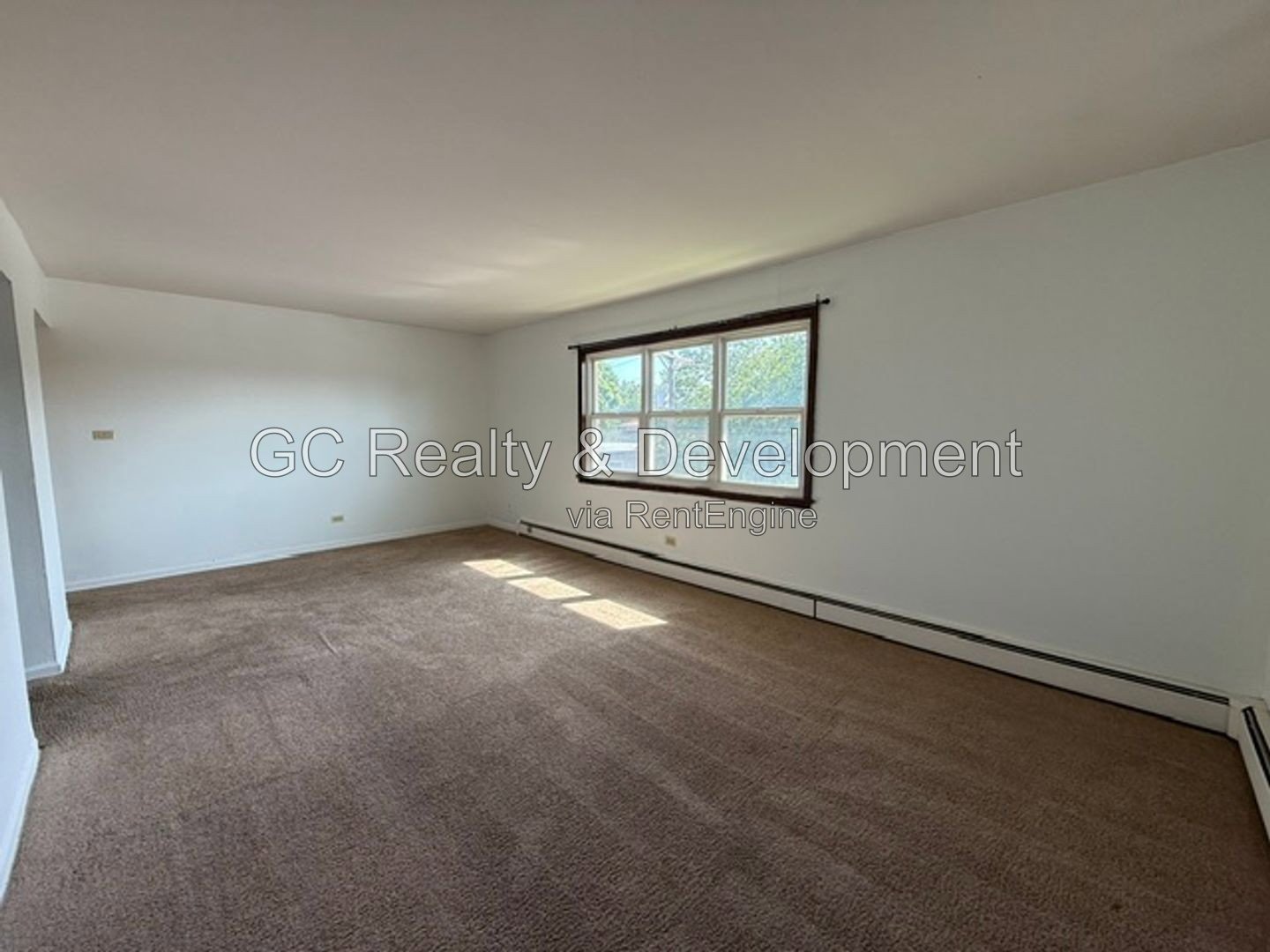 *** 2 BDRM / STORAGE UNIT / PARKING INCLUDED / COMMON AREA LAUNDRY *** property image
