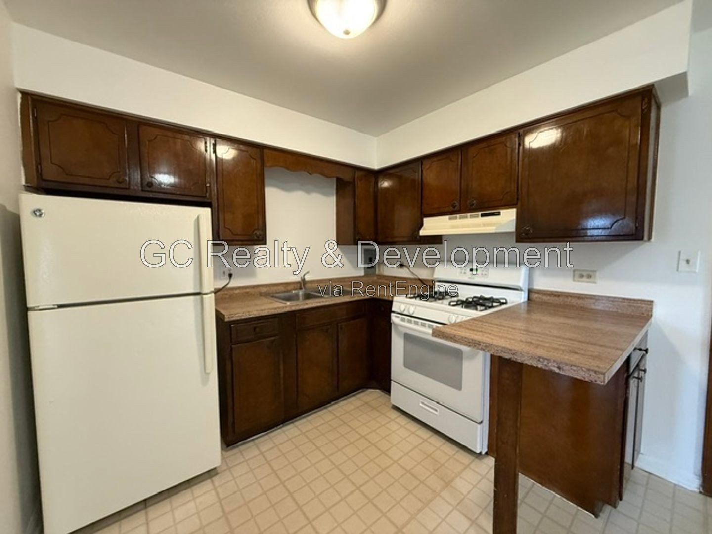 *** 2 BDRM / STORAGE UNIT / PARKING INCLUDED / COMMON AREA LAUNDRY *** property image