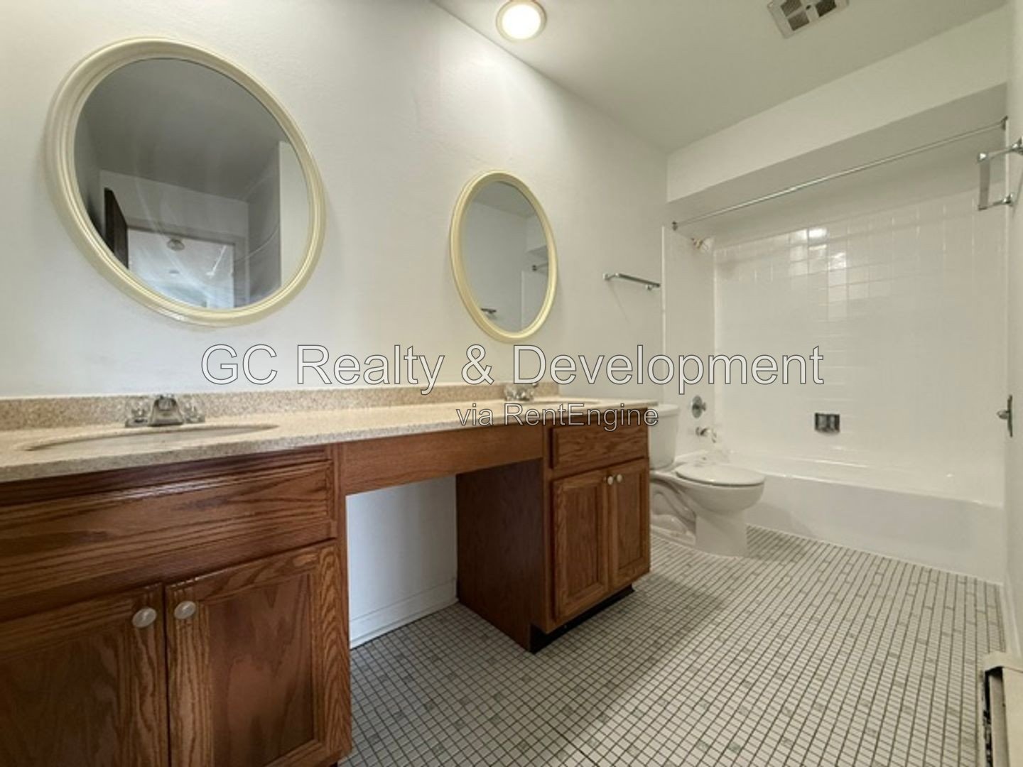 *** 2 BDRM / STORAGE UNIT / PARKING INCLUDED / COMMON AREA LAUNDRY *** property image