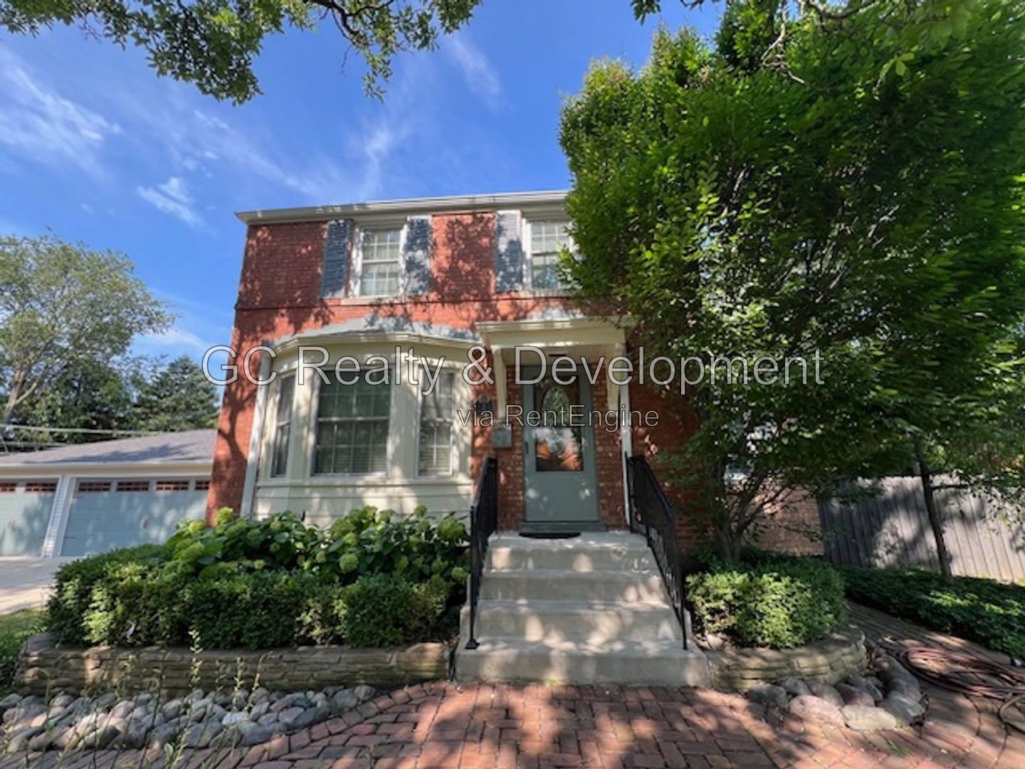 *** BEAUTIFUL ALL BRICK GEORGIAN HOME / CLARENDON HILLS / 3 CAR GARAGE / HUGE FENCED YARD *** property image