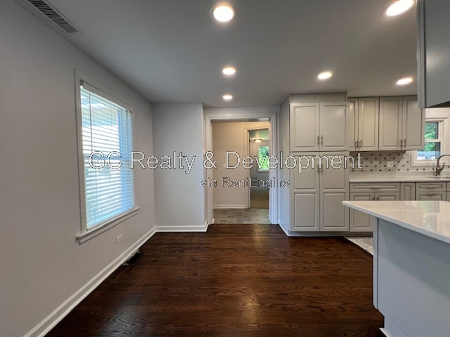 *** BEAUTIFUL ALL BRICK GEORGIAN HOME / CLARENDON HILLS / 3 CAR GARAGE / HUGE FENCED YARD *** property image