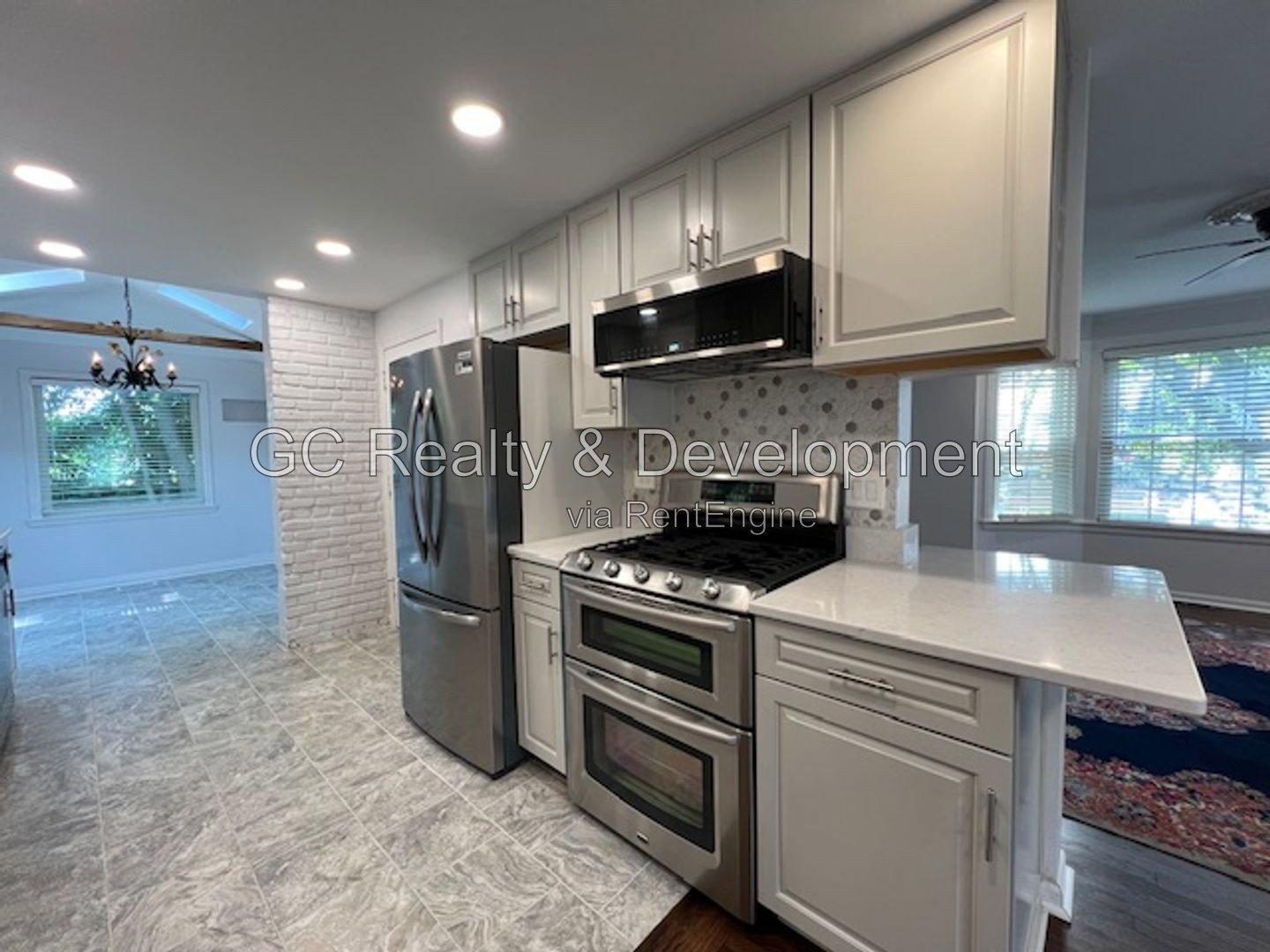 *** BEAUTIFUL ALL BRICK GEORGIAN HOME / CLARENDON HILLS / 3 CAR GARAGE / HUGE FENCED YARD *** property image