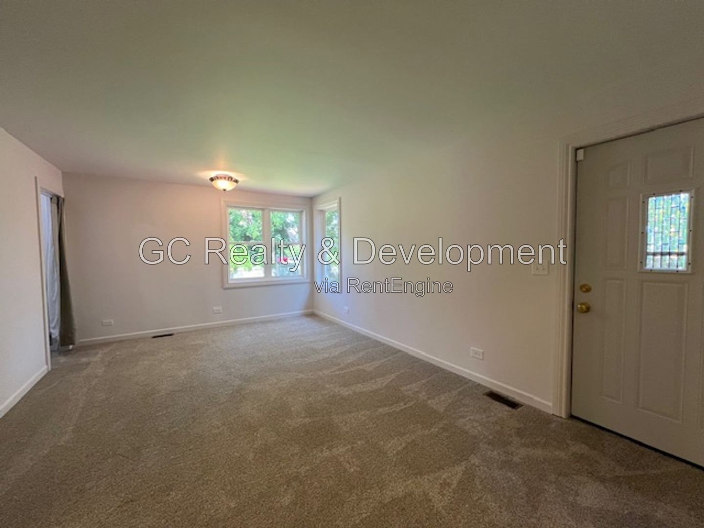 *** BEAUTIFUL ALL BRICK GEORGIAN HOME / CLARENDON HILLS / 3 CAR GARAGE / HUGE FENCED YARD *** property image