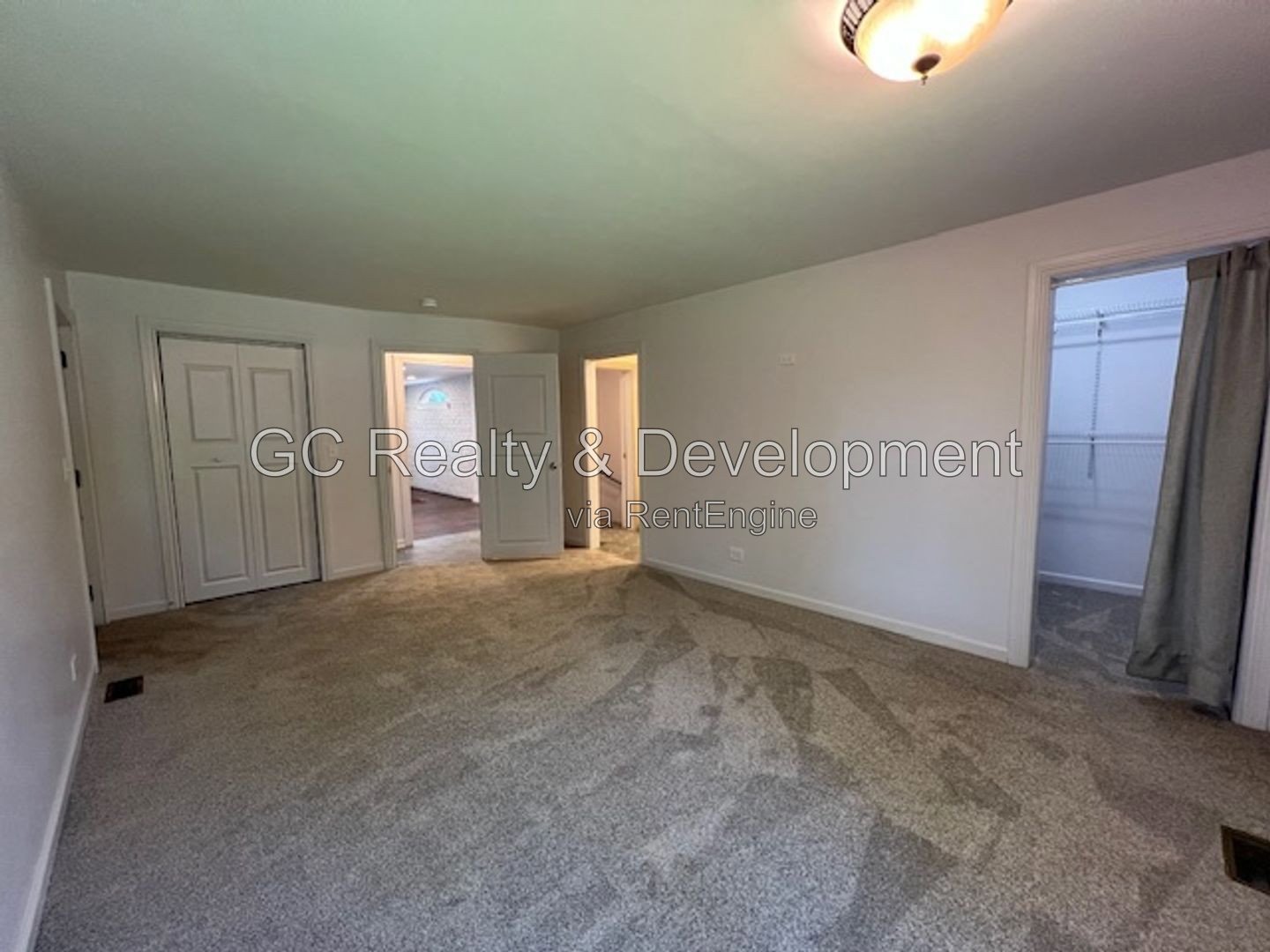 *** BEAUTIFUL ALL BRICK GEORGIAN HOME / CLARENDON HILLS / 3 CAR GARAGE / HUGE FENCED YARD *** property image