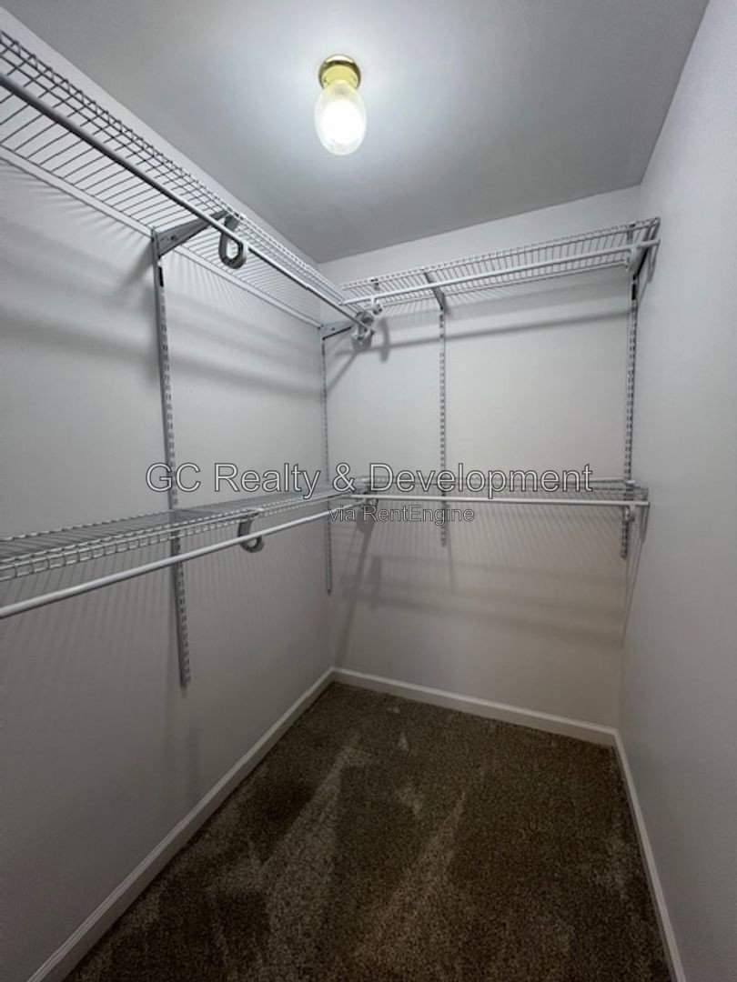 *** BEAUTIFUL ALL BRICK GEORGIAN HOME / CLARENDON HILLS / 3 CAR GARAGE / HUGE FENCED YARD *** property image