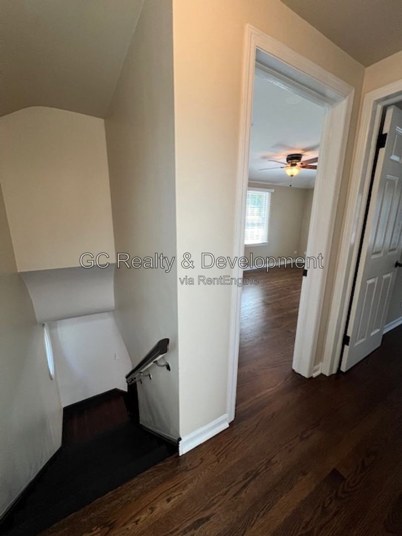 *** BEAUTIFUL ALL BRICK GEORGIAN HOME / CLARENDON HILLS / 3 CAR GARAGE / HUGE FENCED YARD *** property image