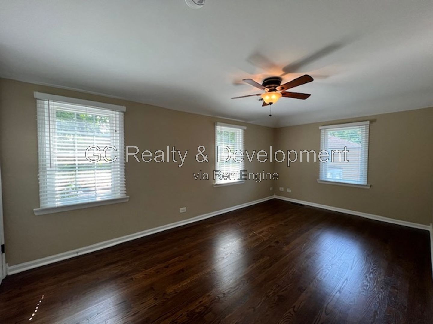 *** BEAUTIFUL ALL BRICK GEORGIAN HOME / CLARENDON HILLS / 3 CAR GARAGE / HUGE FENCED YARD *** property image