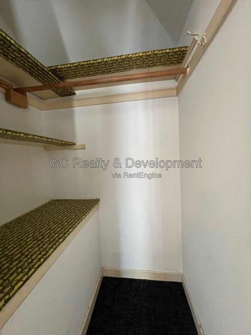 *** BEAUTIFUL ALL BRICK GEORGIAN HOME / CLARENDON HILLS / 3 CAR GARAGE / HUGE FENCED YARD *** property image