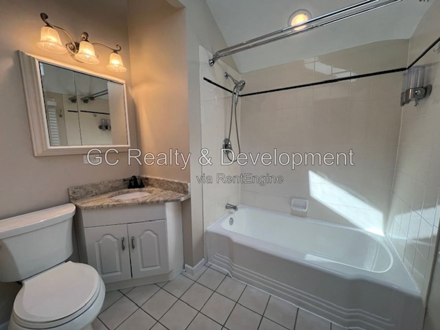 *** BEAUTIFUL ALL BRICK GEORGIAN HOME / CLARENDON HILLS / 3 CAR GARAGE / HUGE FENCED YARD *** property image