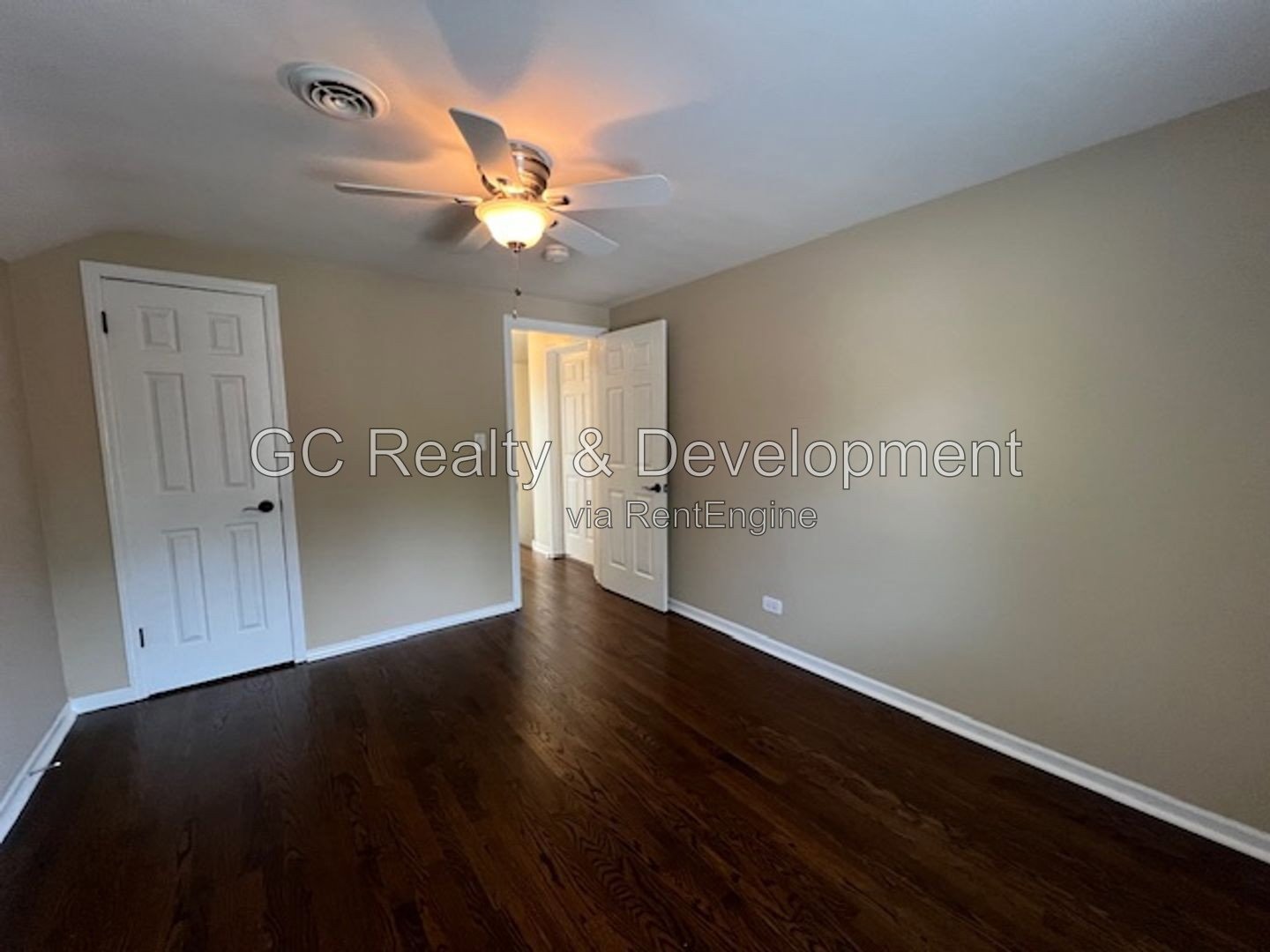 *** BEAUTIFUL ALL BRICK GEORGIAN HOME / CLARENDON HILLS / 3 CAR GARAGE / HUGE FENCED YARD *** property image