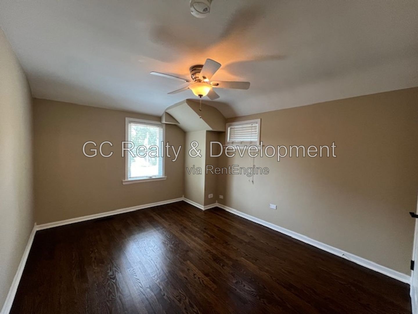 *** BEAUTIFUL ALL BRICK GEORGIAN HOME / CLARENDON HILLS / 3 CAR GARAGE / HUGE FENCED YARD *** property image