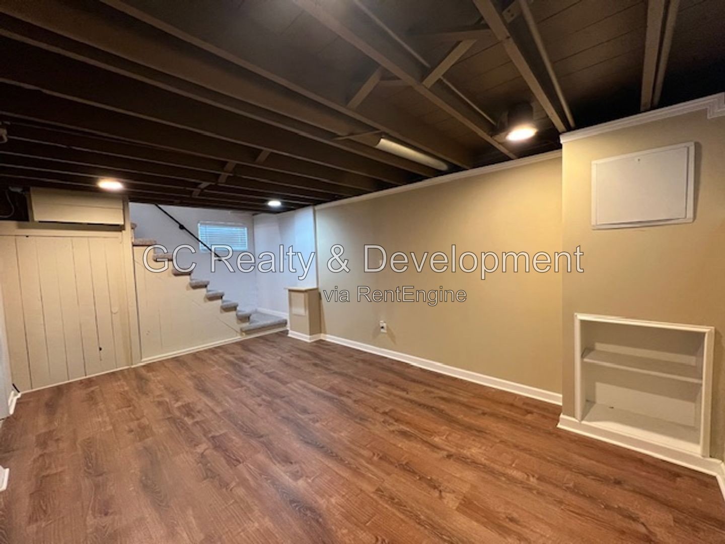 *** BEAUTIFUL ALL BRICK GEORGIAN HOME / CLARENDON HILLS / 3 CAR GARAGE / HUGE FENCED YARD *** property image