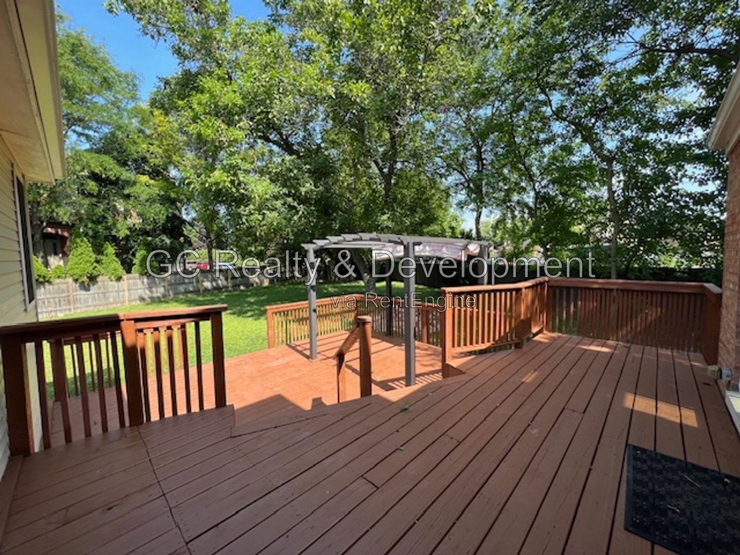 *** BEAUTIFUL ALL BRICK GEORGIAN HOME / CLARENDON HILLS / 3 CAR GARAGE / HUGE FENCED YARD *** property image