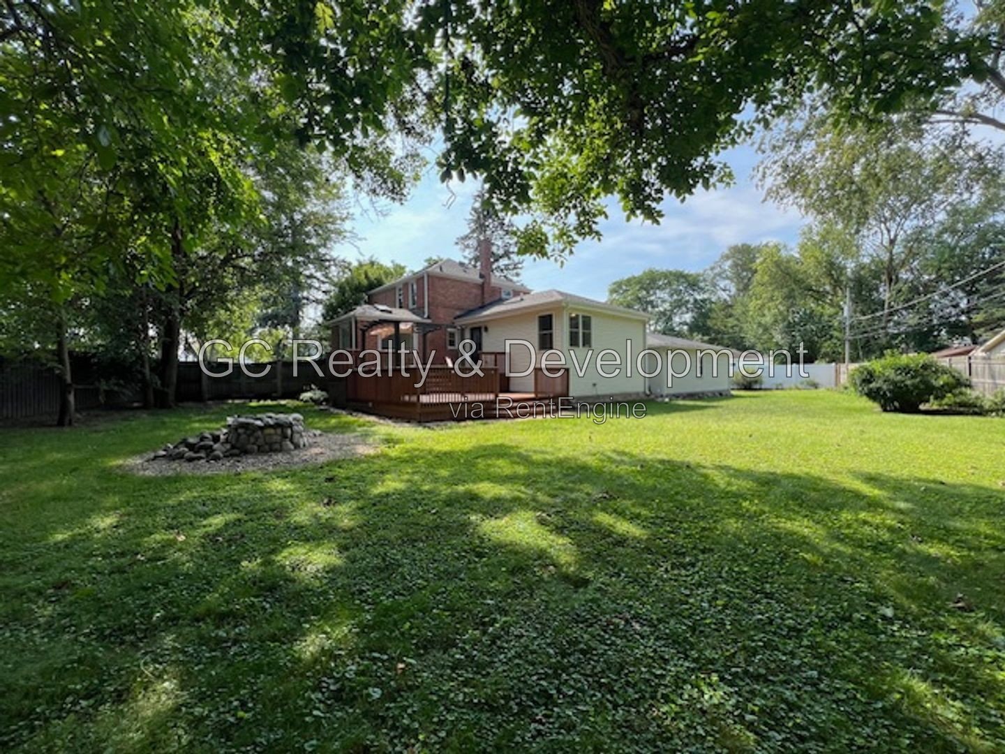 *** BEAUTIFUL ALL BRICK GEORGIAN HOME / CLARENDON HILLS / 3 CAR GARAGE / HUGE FENCED YARD *** property image
