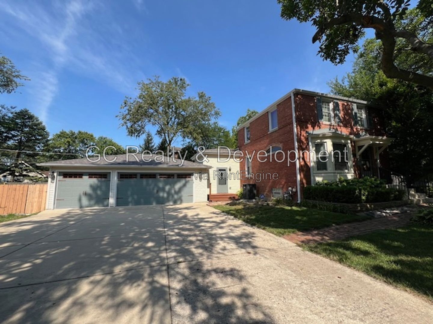 *** BEAUTIFUL ALL BRICK GEORGIAN HOME / CLARENDON HILLS / 3 CAR GARAGE / HUGE FENCED YARD *** property image