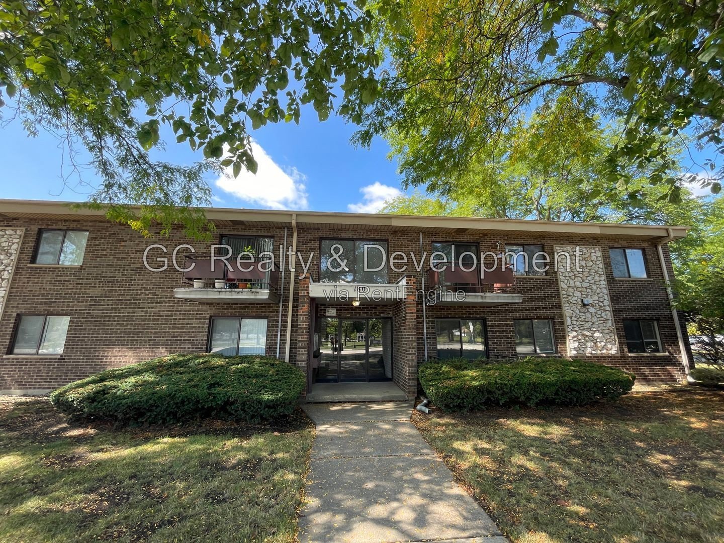 *** AVAIL 8/24 / FIRST FLOOR UNIT / APPL INCL / COIN LAUNDRY / PRIVATE PATIO / 2 PARKING SPOTS *** property image