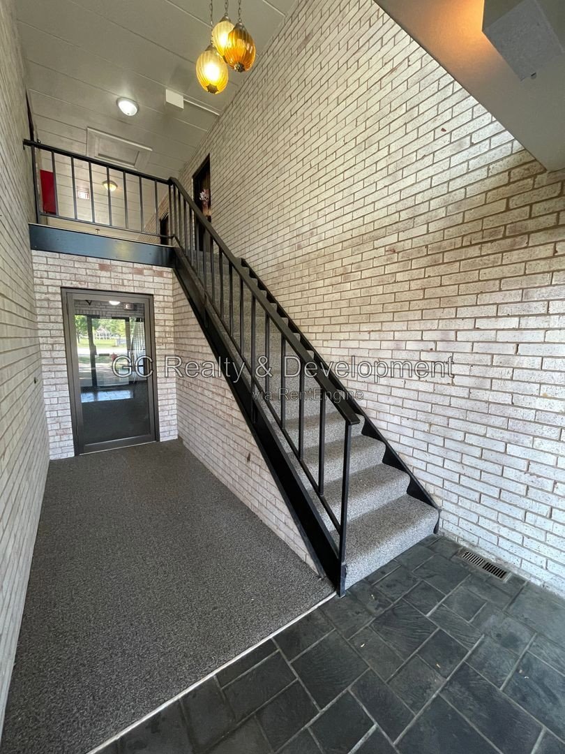 *** AVAIL 8/24 / FIRST FLOOR UNIT / APPL INCL / COIN LAUNDRY / PRIVATE PATIO / 2 PARKING SPOTS *** property image