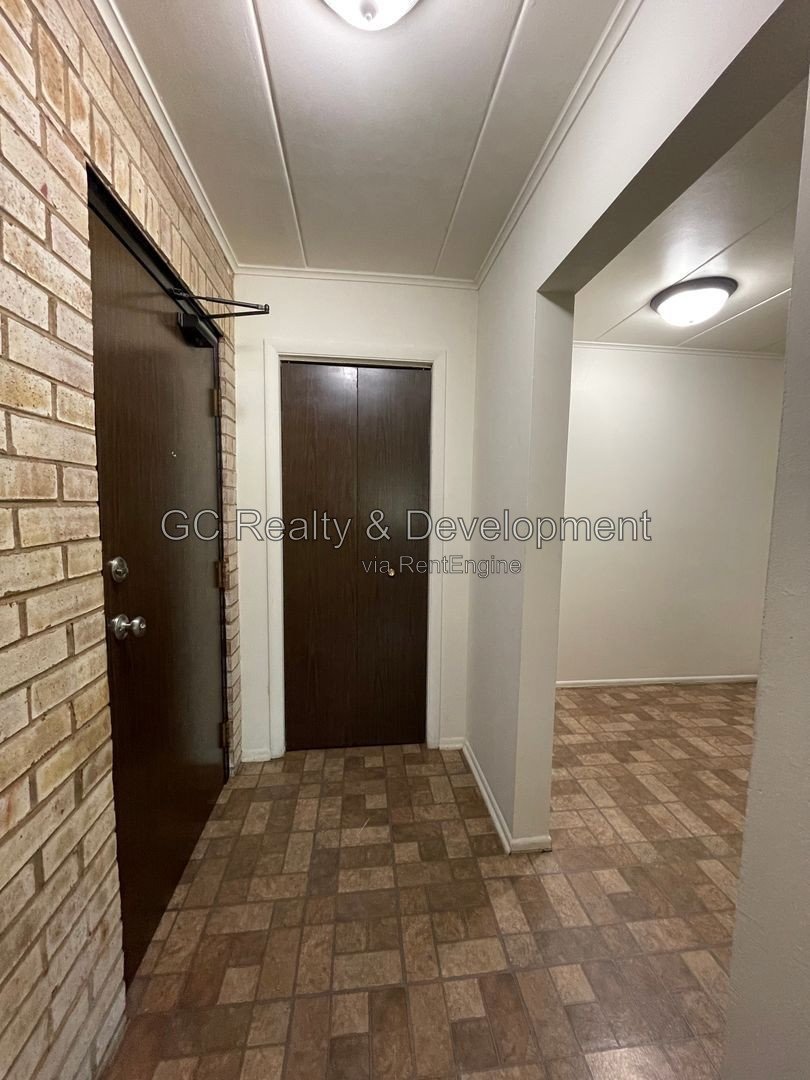 *** AVAIL 8/24 / FIRST FLOOR UNIT / APPL INCL / COIN LAUNDRY / PRIVATE PATIO / 2 PARKING SPOTS *** property image