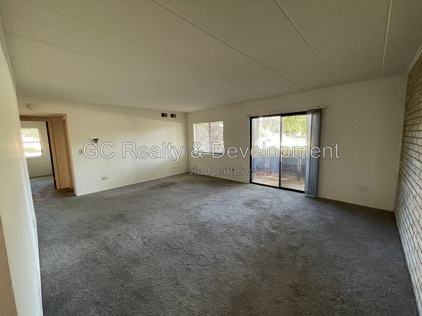 *** AVAIL 8/24 / FIRST FLOOR UNIT / APPL INCL / COIN LAUNDRY / PRIVATE PATIO / 2 PARKING SPOTS *** property image