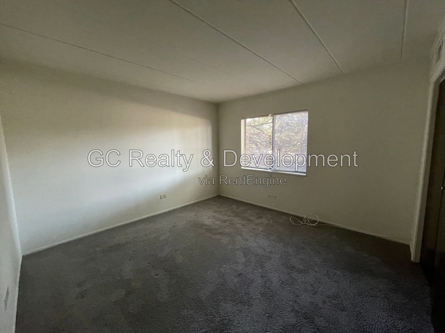 *** AVAIL 8/24 / FIRST FLOOR UNIT / APPL INCL / COIN LAUNDRY / PRIVATE PATIO / 2 PARKING SPOTS *** property image