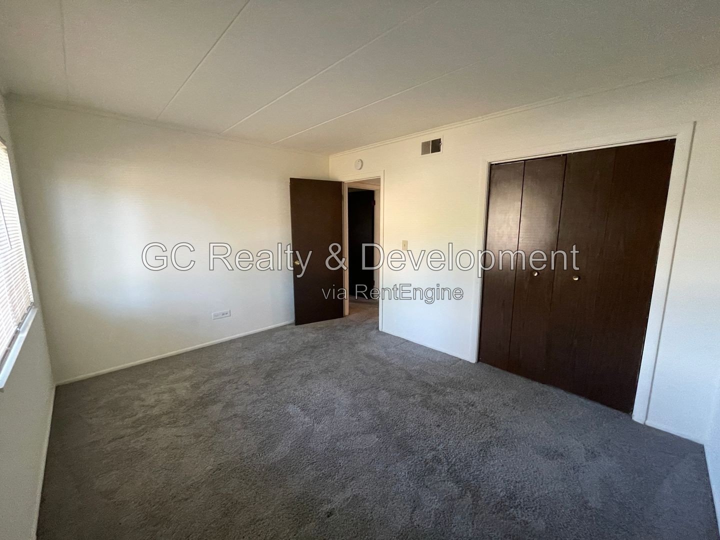*** AVAIL 8/24 / FIRST FLOOR UNIT / APPL INCL / COIN LAUNDRY / PRIVATE PATIO / 2 PARKING SPOTS *** property image