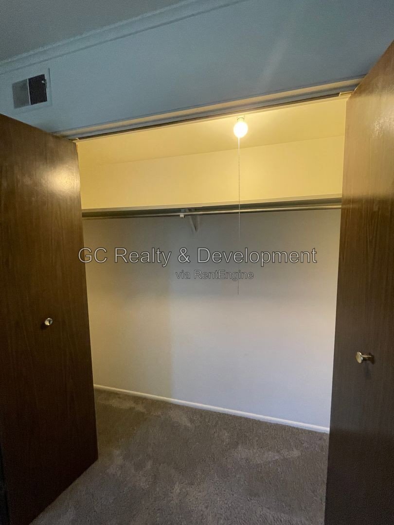 *** AVAIL 8/24 / FIRST FLOOR UNIT / APPL INCL / COIN LAUNDRY / PRIVATE PATIO / 2 PARKING SPOTS *** property image