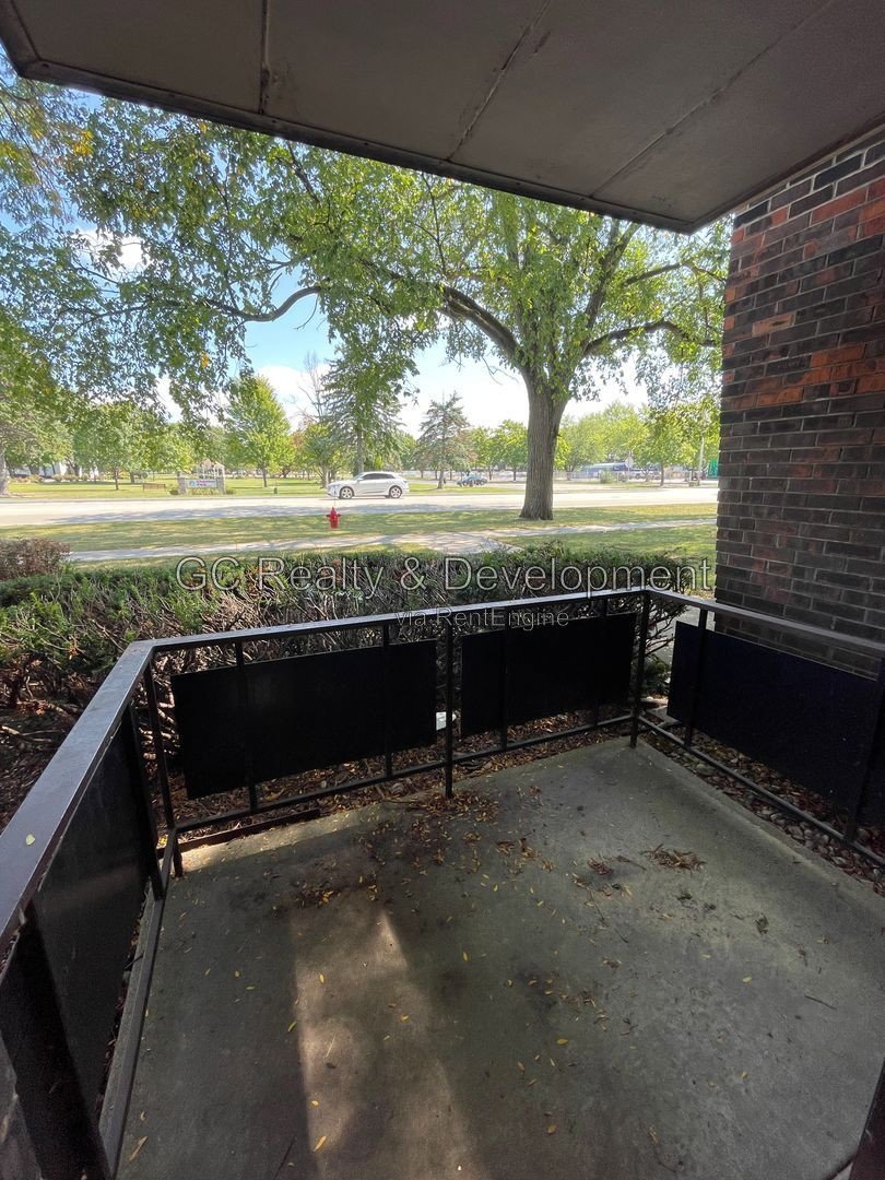 *** AVAIL 8/24 / FIRST FLOOR UNIT / APPL INCL / COIN LAUNDRY / PRIVATE PATIO / 2 PARKING SPOTS *** property image