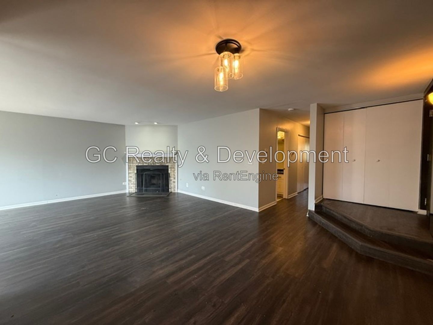***  RECENTLY UPDATED / 2 BDRM- 2 BTH / CENTRAL AC / ONLY PAY GAS & ELECTRIC *** property image