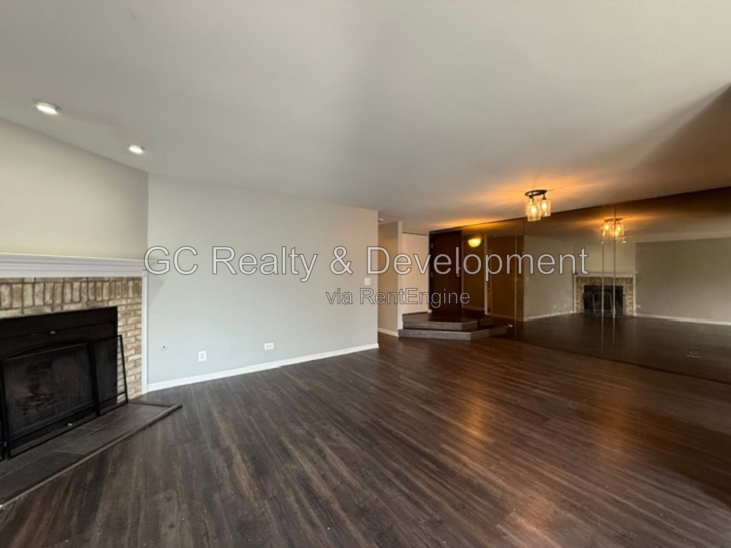 ***  RECENTLY UPDATED / 2 BDRM- 2 BTH / CENTRAL AC / ONLY PAY GAS & ELECTRIC *** property image