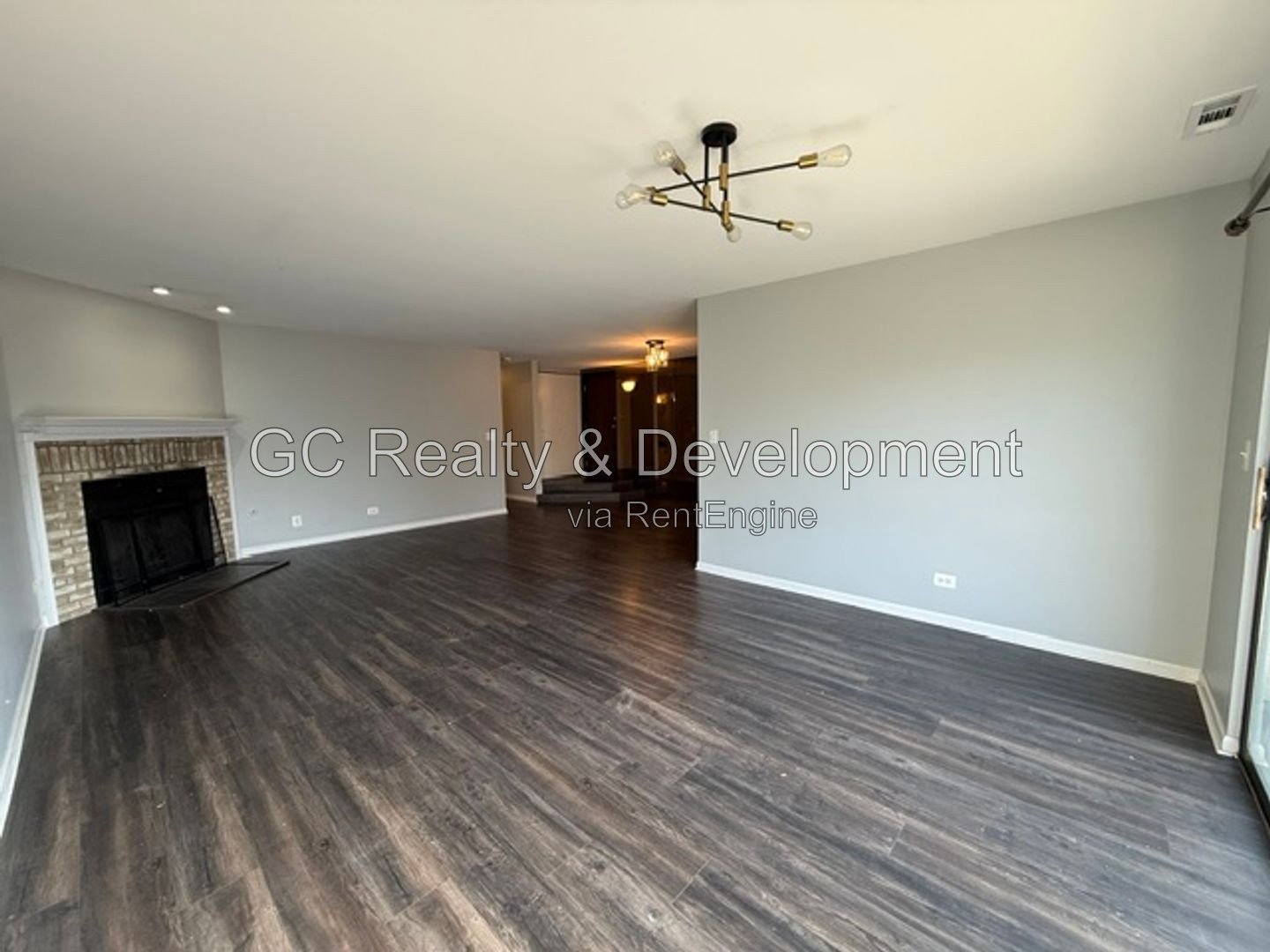 ***  RECENTLY UPDATED / 2 BDRM- 2 BTH / CENTRAL AC / ONLY PAY GAS & ELECTRIC *** property image