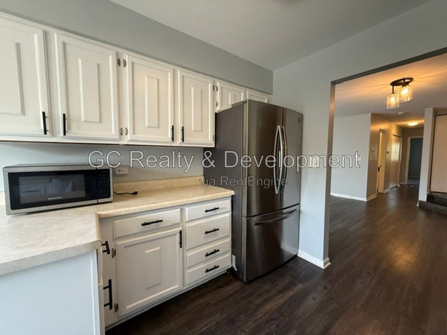 ***  RECENTLY UPDATED / 2 BDRM- 2 BTH / CENTRAL AC / ONLY PAY GAS & ELECTRIC *** property image